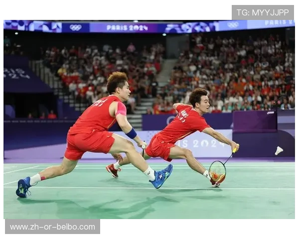 羽毛球男双强力扣杀 羽毛球男双强力扣杀